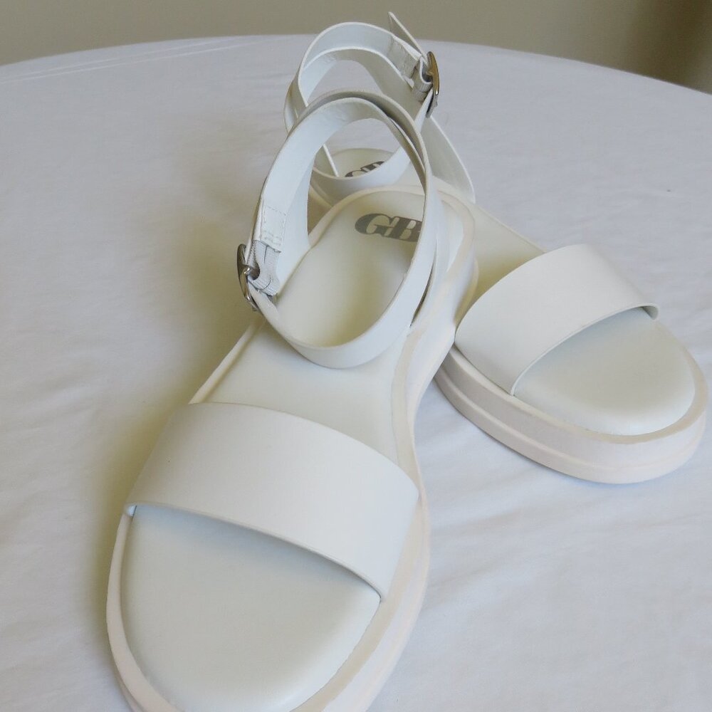Gianni Bini white leather flat sandals NWT